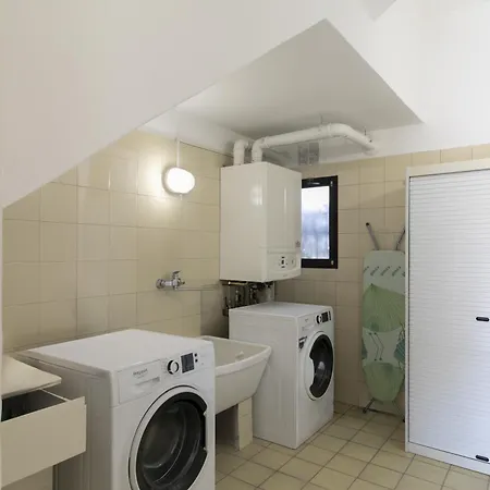 Liberty Lux House - *