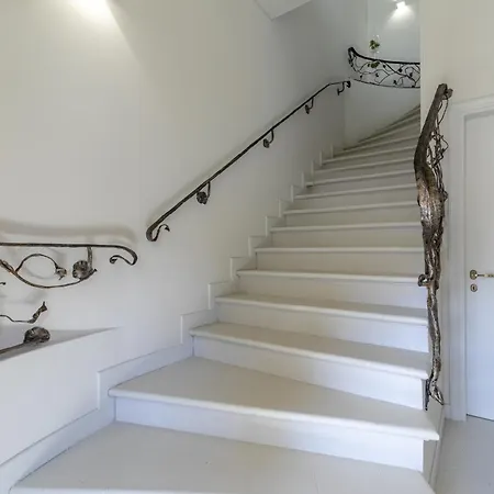 Liberty Lux House - *