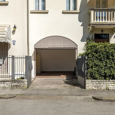 Liberty Lux House - *